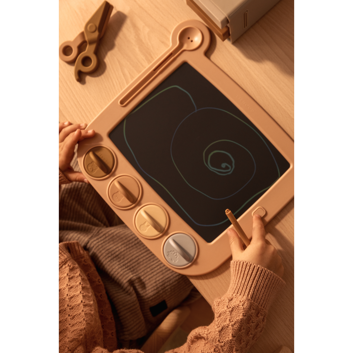 Liewood Planche à Dessin LCD avec Tampons VENZORA - Dove blue multi mix - Jouets créatifs