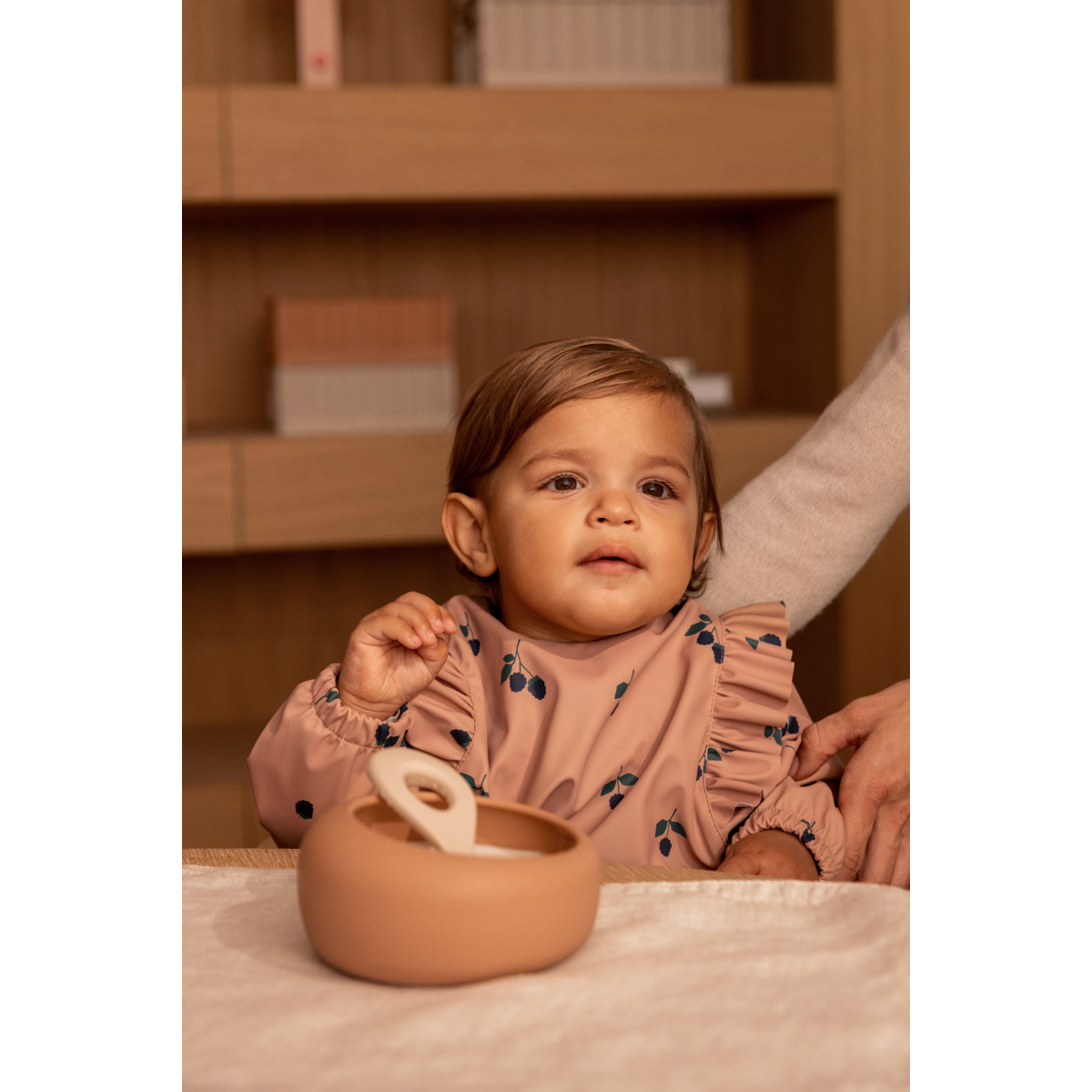 Liewood Bavoir à Volants avec Manches MERLE - Berry / Pale Tuscany - Tablier