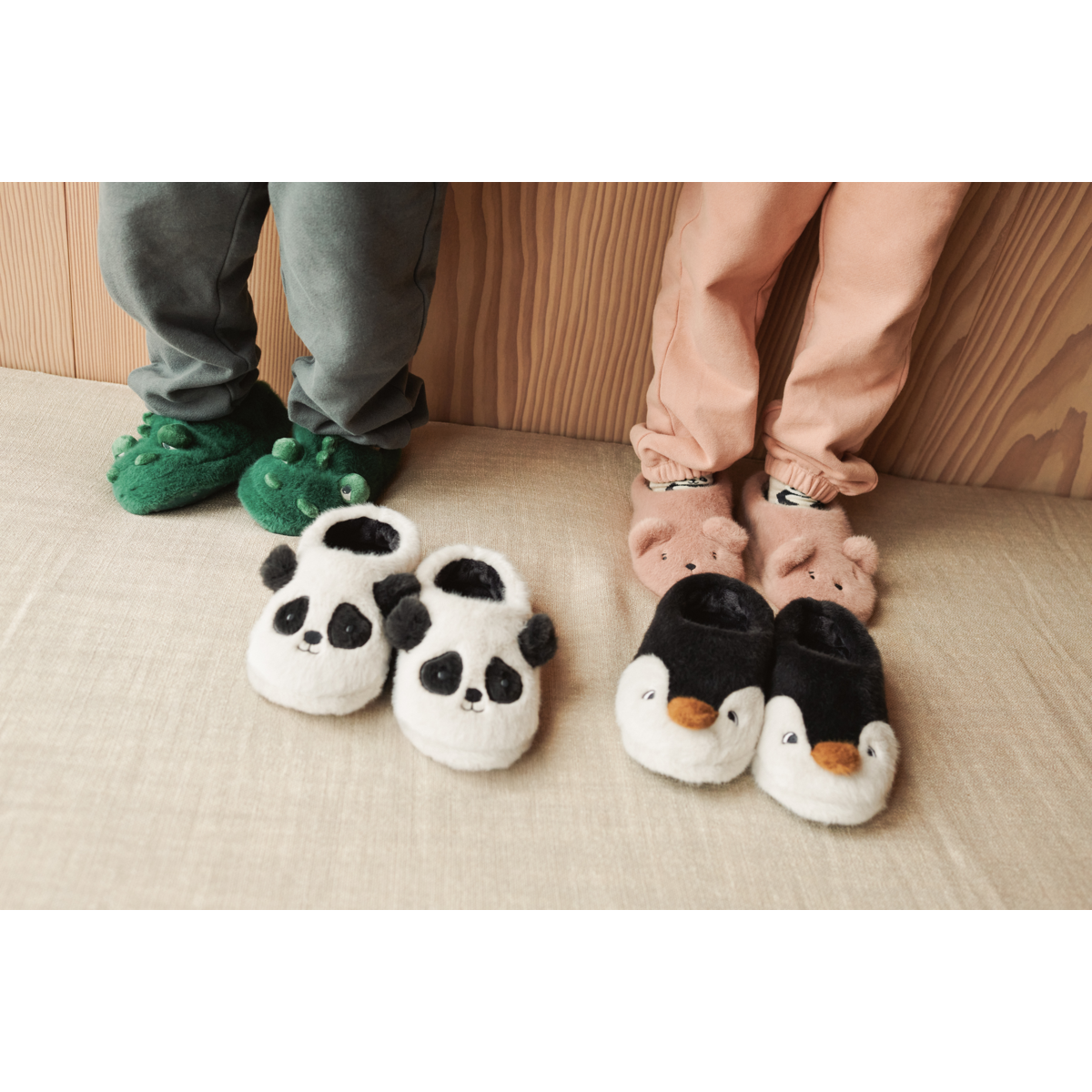 Liewood Chaussons Pingouin AVIAJA - Sandy / Dark grey - Pantoufles