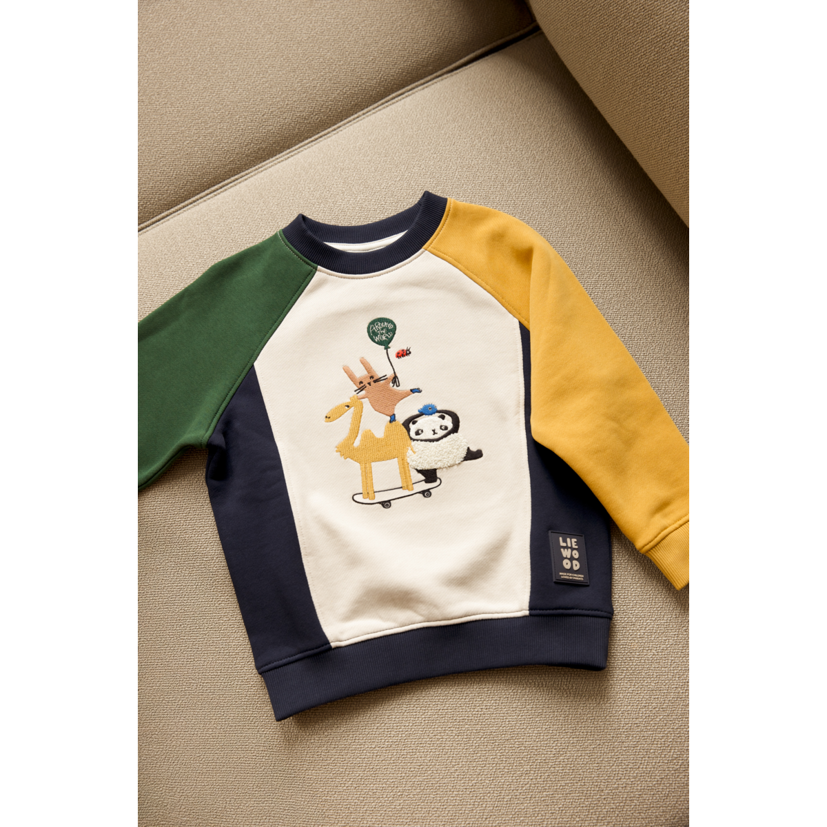 Liewood Sweat à Motif AUDE - Friends / Sandy / Classic navy multi mix - Pull