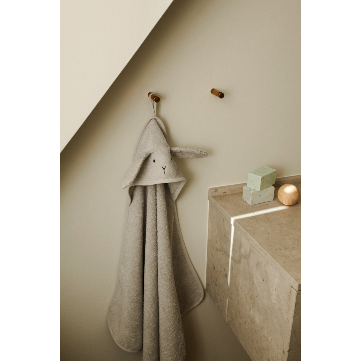 Liewood Serviette bébé à capuche Albert - Rabbit dumbo grey - Serviettes / Gants de toilettes