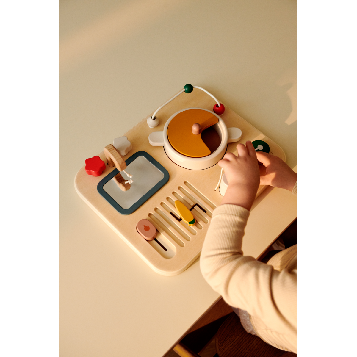 Liewood Tableau d'Activité en Bois MAGNUS - Sandy multi mix - Moteur