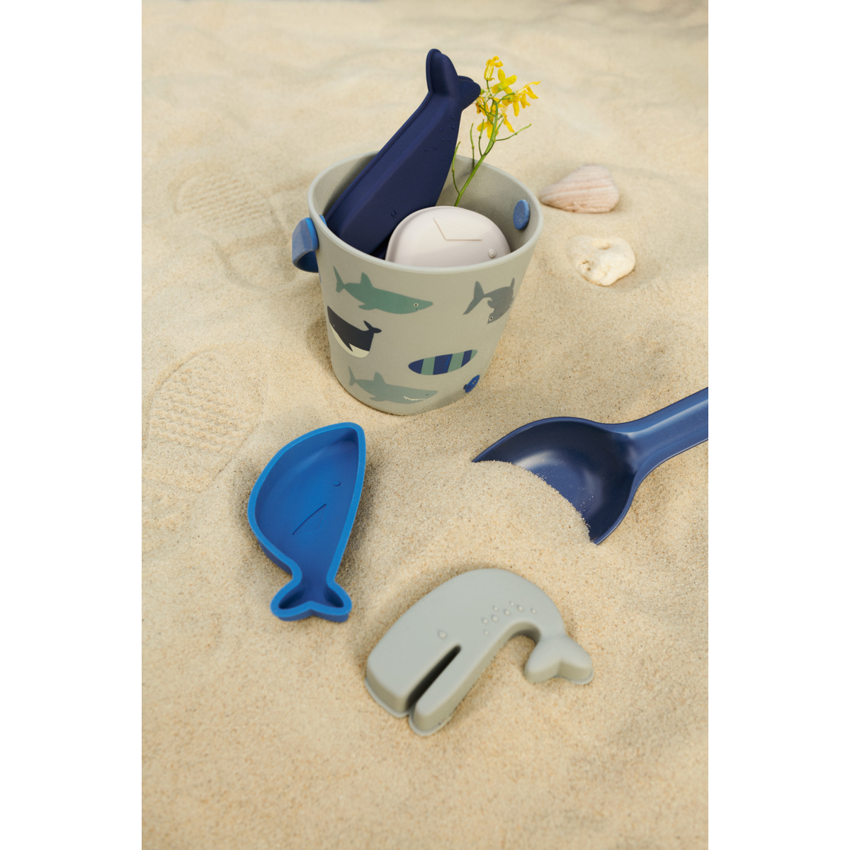Liewood Gilma Shark Beach Set - Shark / Dove blue - SAND TOYS