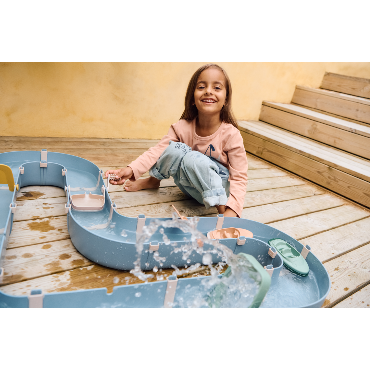 Liewood Circuit d'Eau CASSIAN - Beach blue multi mix - Jouet d'extérieur