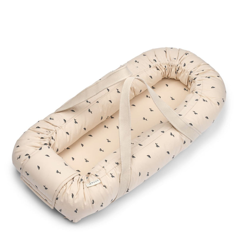 Liewood Porte-Bébé à Imprimé GRO - Mini whale / Sandy - Nid d'ange