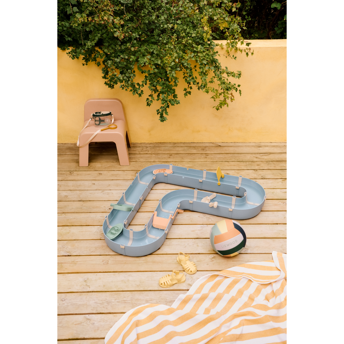 Liewood Circuit d'Eau CASSIAN - Beach blue multi mix - Jouet d'extérieur