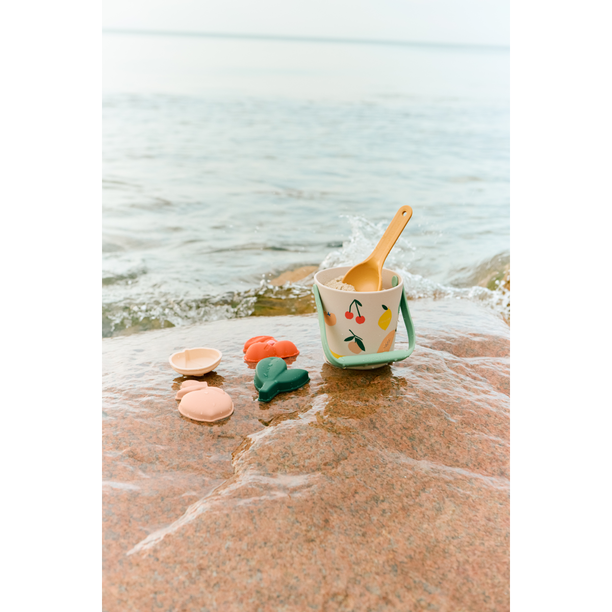 Liewood Ensemble de Plage Fruit GILMA - Fruit / Sandy - JOUETS EN SABLE